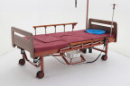 Кровать для лежачих больных с матрасом MED-MOS YG-3 (ЛДСП кор., 13 секций, столик, ванночка,ТУ эл.,БП,К,0)